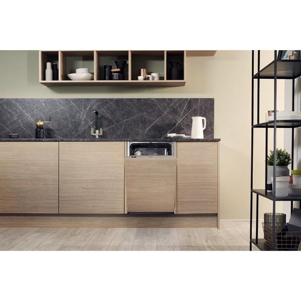 Hotpoint HSICIH4798BI Integrated Slimline Dishwasher - 10 Place Settings_roomview2