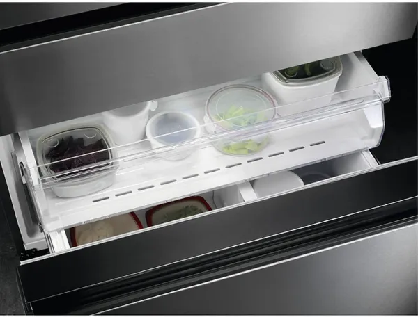 AEG RMB954E9VX 9000 MultiSwitch Freestanding Plumbed Fridge Freezer_drawer