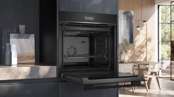 Siemens HB732G1B1B iQ700 Built-in Single Electric Oven in Black_open door