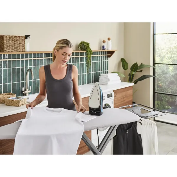 Morphy Richards 303210 Turbosteam 3100w Pro Digital Intellitemp Iron - Blue_ironing 2
