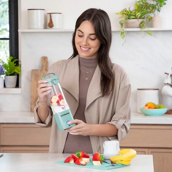 Nutribullet 02309 Portable Blender Light - Blue_in use