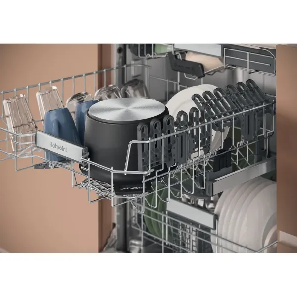 Hotpoint Hydroforce H8I HT59 LS UK Built in 14 Place Setting Dishwasher_upper basket