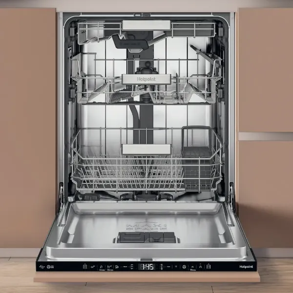 Hotpoint Hydroforce H8I HT59 LS UK Built in 14 Place Setting Dishwasher_interior empty