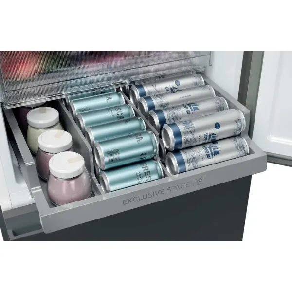 Haier HTR3518ENMTK Freestanding Fridge Freezer in Black