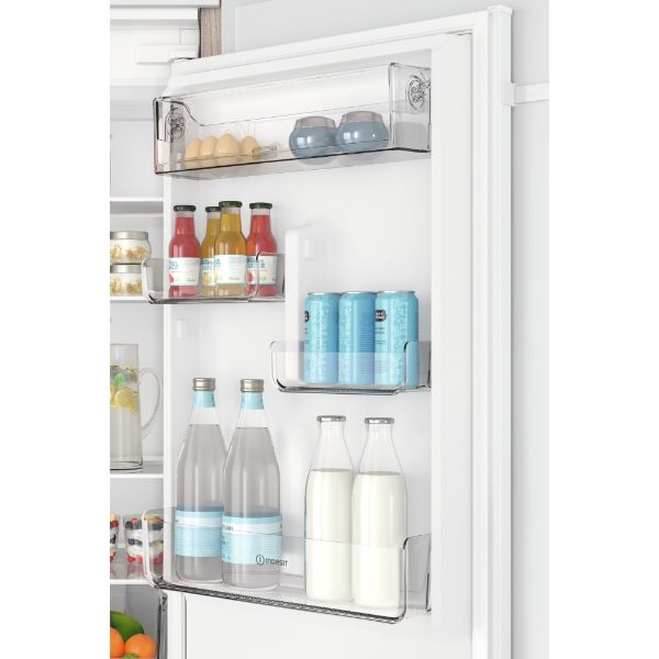 Indesit INC18 T112 UK Built in fridge freezer open 3