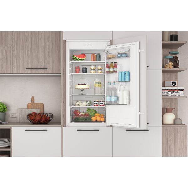 Indesit INC18 T112 UK Built in fridge freezer open 6