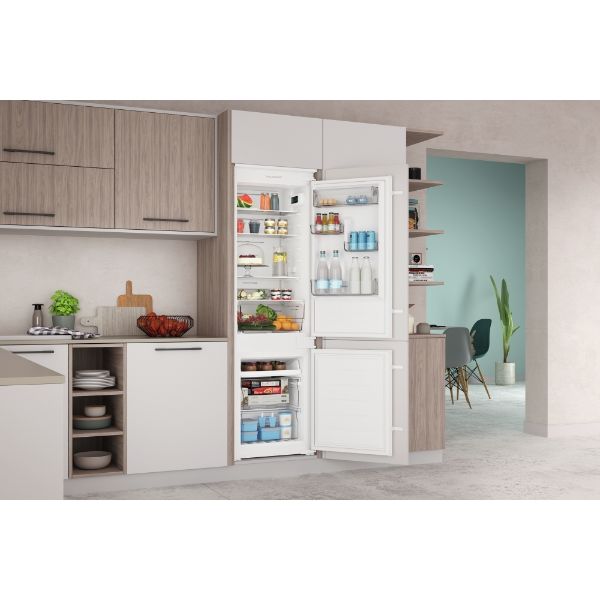 Indesit INC18 T112 UK Built in fridge freezer open 7