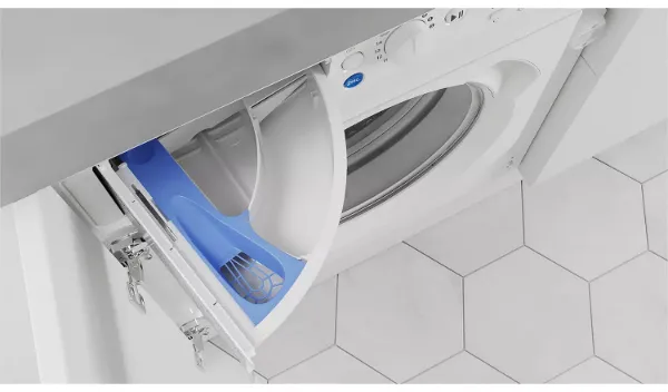 Indesit BI WMIL 81485 UK Push&Go 8kg Integrated Washing Machine fill