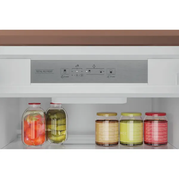 Hotpoint HTC20T322 built in fridge freezer drawers 4