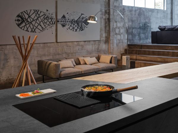 Elica NikolaTesla NT-LIBRA-EVO-BL 80cm Wide Venting Hob in Black_in use