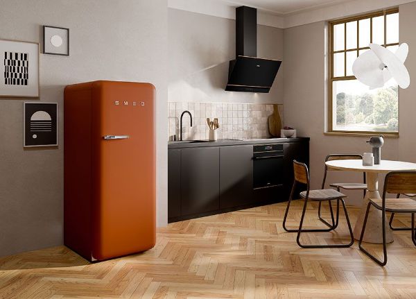 Smeg FAB28ROR6 60cm 50’s Style Right Hand Hinged Free Standing Refrigerator In Orange