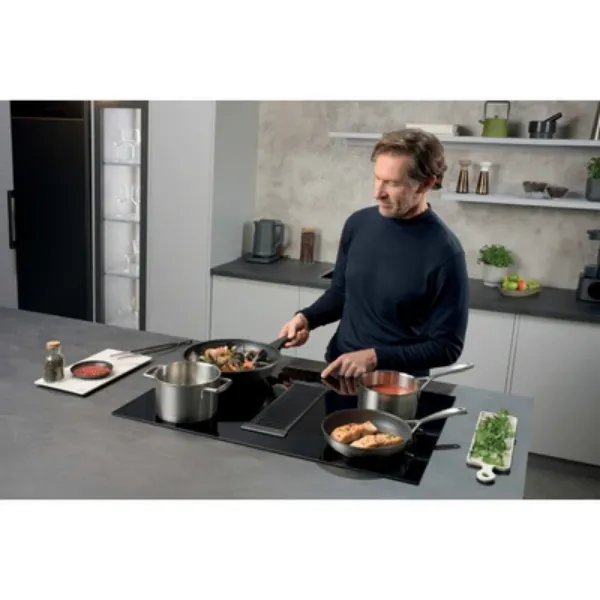 Haier HAIH82MTMCF ID Dual Series 6 Induction Hob - 4 Zones - 81.5cm_person
