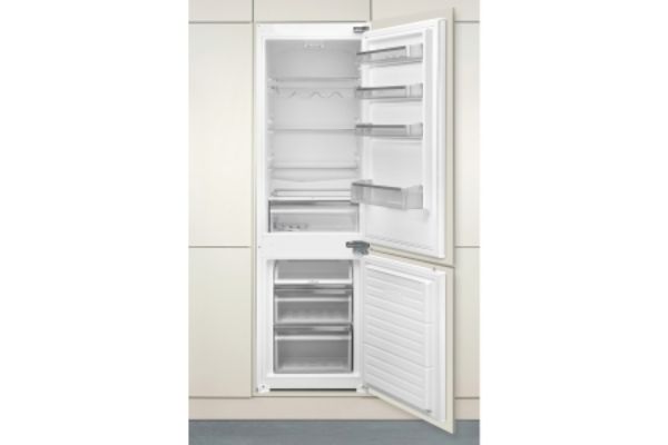 CDA CRI771 Integrated 70/30 Fridge Freezer_Installed Kitchen View