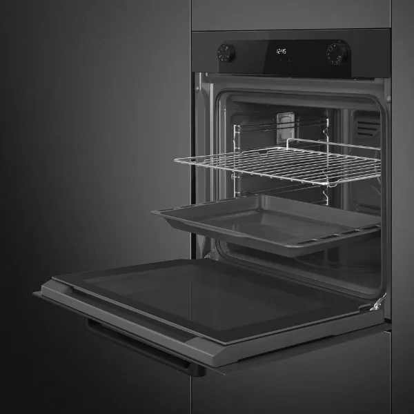 Smeg SF6200TBI 59.7cm Built In Electric Single Oven - Black